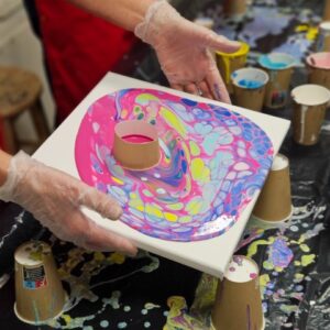 Akrüülvalamine - Vein & Pintsel